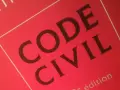 Livre rouge "Code Civil", 3e édition. Ce code régit la succession occupant à titre gratuit.