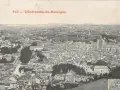 Vue aérienne de Villefranche-de-Rouergue, montrant la densité des toits et la cathédrale. Un aperçu du cadastre de la ville.