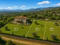Magnifique villa avec trois parcelles de donation terrain constructible. Vue panoramique sur les collines.