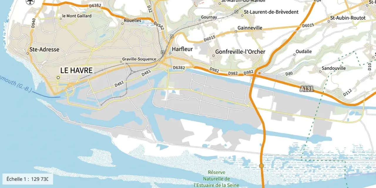 Carte du cadastre du Havre et de ses environs, montrant la ville, le port, Harfleur, et la réserve naturelle de l'estuaire de la Seine.