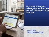 Une personne consulte sur tablette les conditions d'éligibilité à l'APL lorsqu'on est hébergé à titre gratuit.