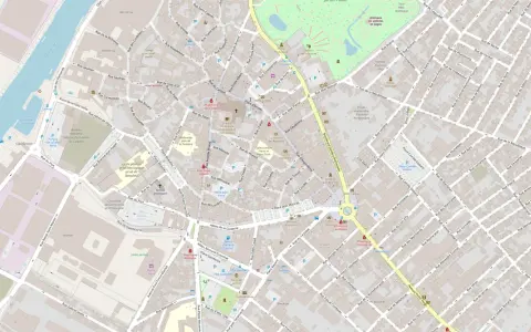 Plan détaillé de Cognac, montrant les rues, les bâtiments et le cadastre. Le Bureau National Interprofessionnel du Cognac est visible.