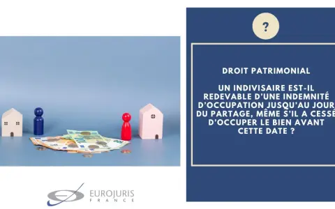 Maquettes de maisons, figurines et billets d'euros symbolisant une question sur l'indemnité d'occupation en indivision.