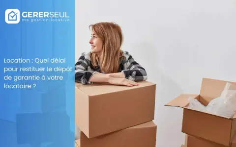 Une femme souriante près de cartons de déménagement. La question du délai de restitution du dépôt de garantie, conforme à l'article 22 de la loi n° 89-462 du 6 juillet 1989, est mise en avant.