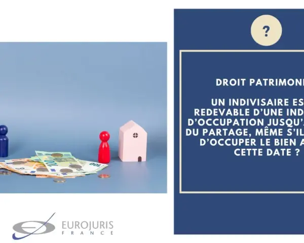 Maquettes de maisons, figurines et billets d'euros symbolisant une question sur l'indemnité d'occupation en indivision.