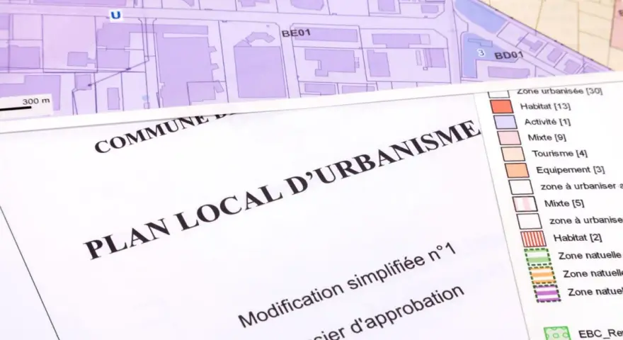 Plan local d'urbanisme d'Antibes, avec carte et légende détaillant les zones (habitat, activité, mixte, tourisme).